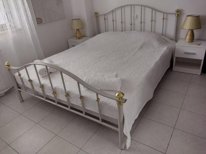 Villa Kadinela, 200M From Kamenjak, Huge Quiet Garden With Barbecue, 2 New Kitchens Premantura Extérieur photo