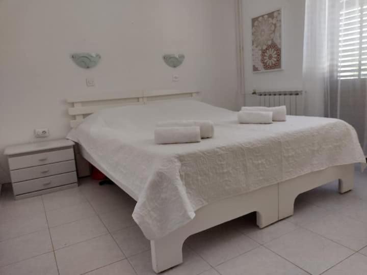 Villa Kadinela, 200M From Kamenjak, Huge Quiet Garden With Barbecue, 2 New Kitchens Premantura Extérieur photo